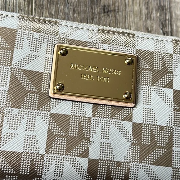 Michael Kors (NWT) Jet Set Large Coin Multifunction Phone Case Wallet/Wristlet - Picture 2 of 6